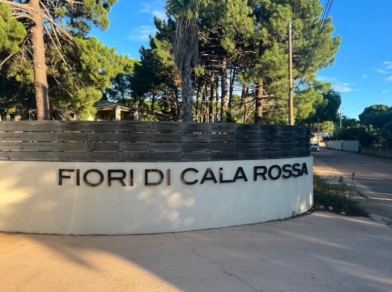 Fiori Di Cala Rossa Residence Hoteliere Lecci Luaran gambar